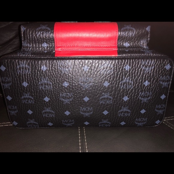 MCM medium backpack black and red - Picture 7 of 8